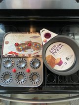 Cupcake Pan & 8" Nibble Cake Pan Set in Okinawa, Japan