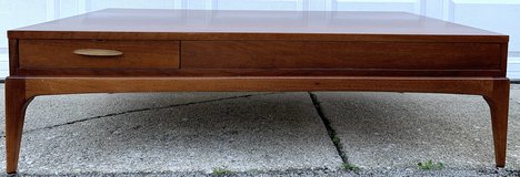 Vintage mid 1960s MCM Lane Rhythm Plateau Walnut Coffee Table 52 x 32" - Beauty! in Wheaton, Illinois