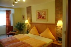 Beautiful and cozy apartment in Schwedelbach, fully furnished - 3 bedrooms in Ramstein, Germany