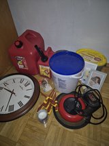 Werkzeuge, Farben, Uhr usw (tools paint clock etc) in Wiesbaden, GE