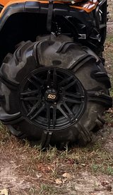 28 inch highlifter outlaw 2s in Fort Polk, Louisiana
