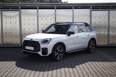 2027 MINI Countryman S ALL4 with just 2,722 miles! in Stuttgart, GE