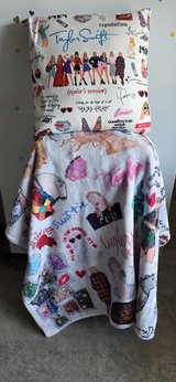 Taylor Swift Pillow & Blanket in Camp Lejeune, North Carolina