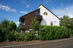 Beautiful spacious House in Stuttgart-Vaihingen . large studio upstairs, 5 Minutes by bike to Pa... in Stuttgart, GE