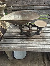 Antique Cast Iron Counter-Balance Scale with its graduated weight , in Spring, Texas