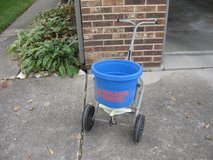 Fertilizer Spreader in Naperville, Illinois