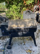 Traeger PRO SERIES 34 Bronze SMOKER/ GRILL in Okinawa, Japan