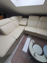 Modern L-Shaped Sectional Sofa – Beige Faux Leather w/ Adjustable Headrests in Ramstein, Germany