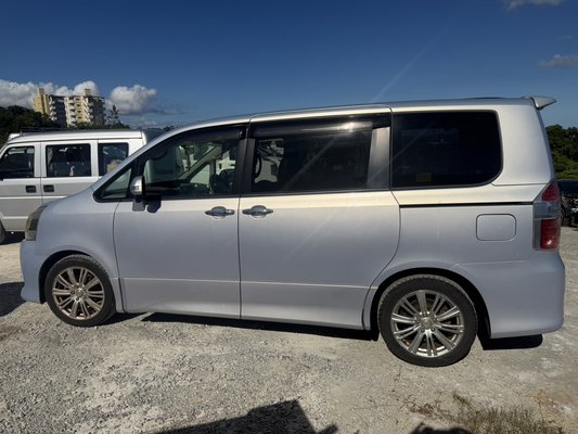 TOYOTA NOAH | Auto Parts for sale on Okinawa bookoo!