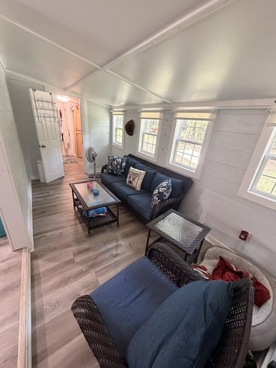 Nearly 7 Acres + Detached Guest House + Pool & Hot in REmilitary