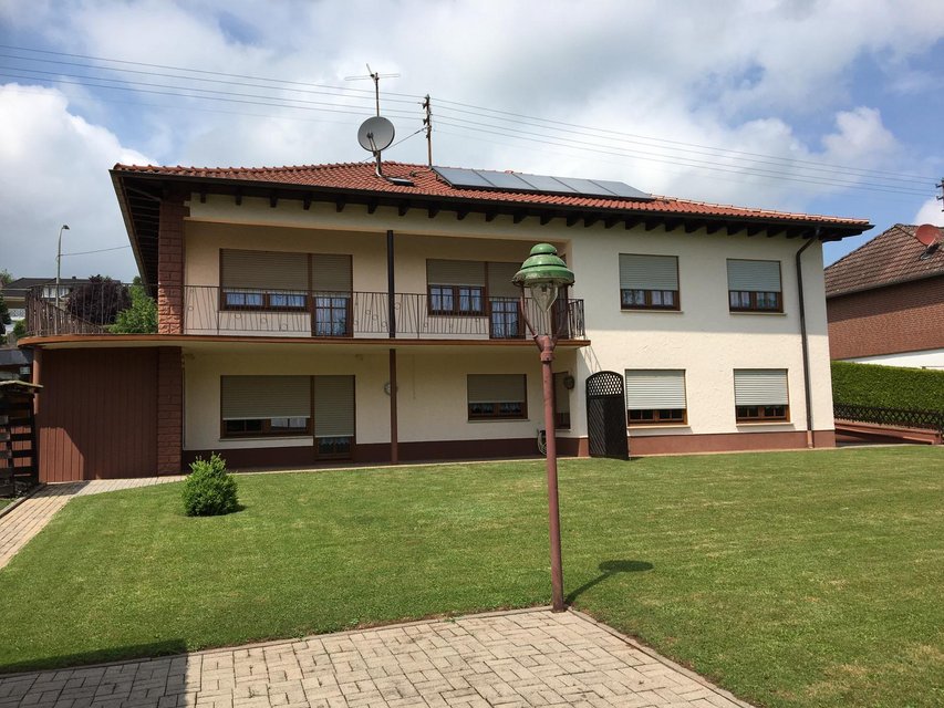 Big freestanding house/garage 20 min Ramstein quiet location overlook