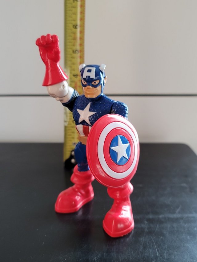 2011 Marvel CAPT AMERICA Figure in Hampton