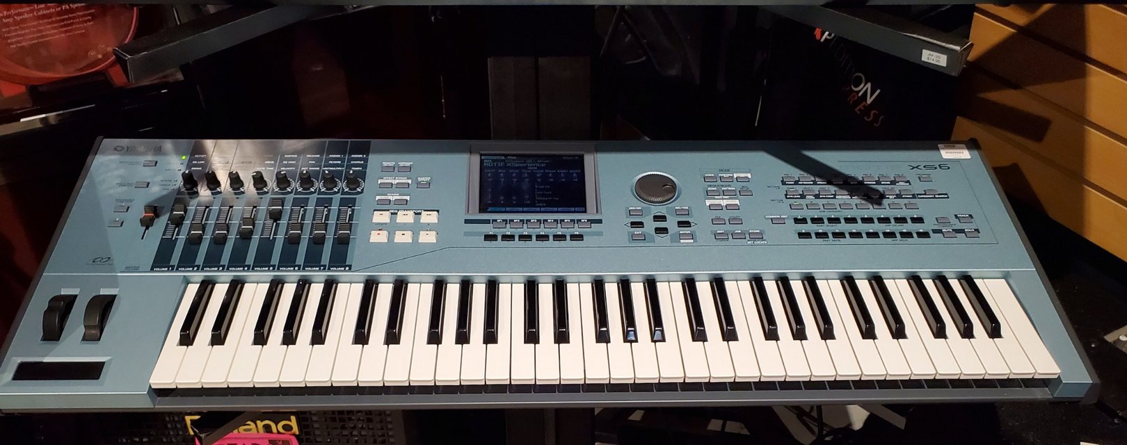 Yamaha Motif XS6. Comes with custom case | Electronics for sale on 