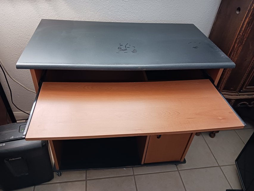 ROLLING COMPUTER DESK in Yucca Valley