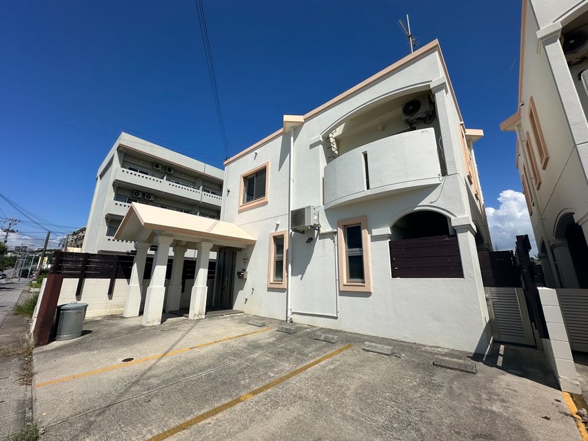 3bd 1 1/2 ba Single house okinawa city Rental by owner for sale on
