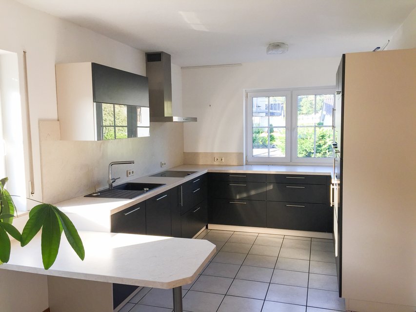 4 Bedroom, Large Fenced Yard, 3 story, Forest View, 5 Minutes From Base