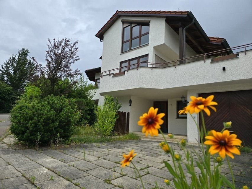 Huge Duplex House with garage near Panzer (15 min.) Rental by owner