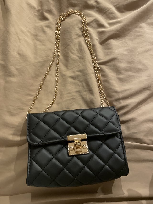 Small purse Purses for sale on Okinawa bookoo!