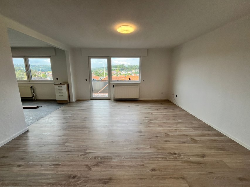 Queidersbach huge renovated apartment, 4 rooms, balcony with great