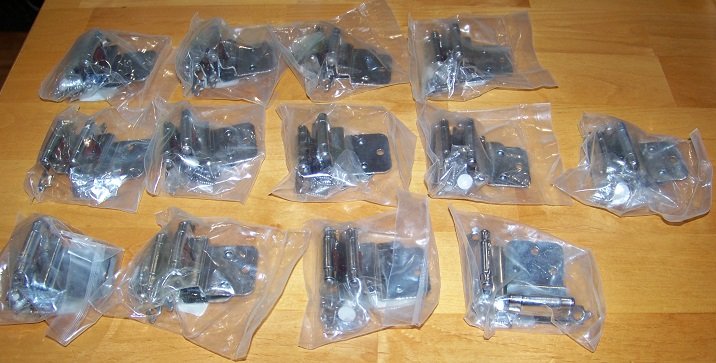 13 New Chrome Cabinet Hinges in Plainfield
