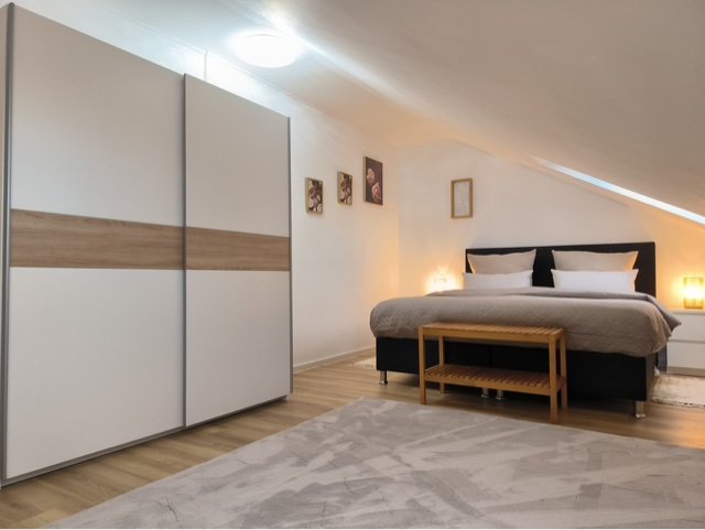 TLA/TDY bright 2BR 1BA w/ AC, walk-in closet, balcony & BBQ grill, 7min to RAB [ref: KB25] in Ramstein