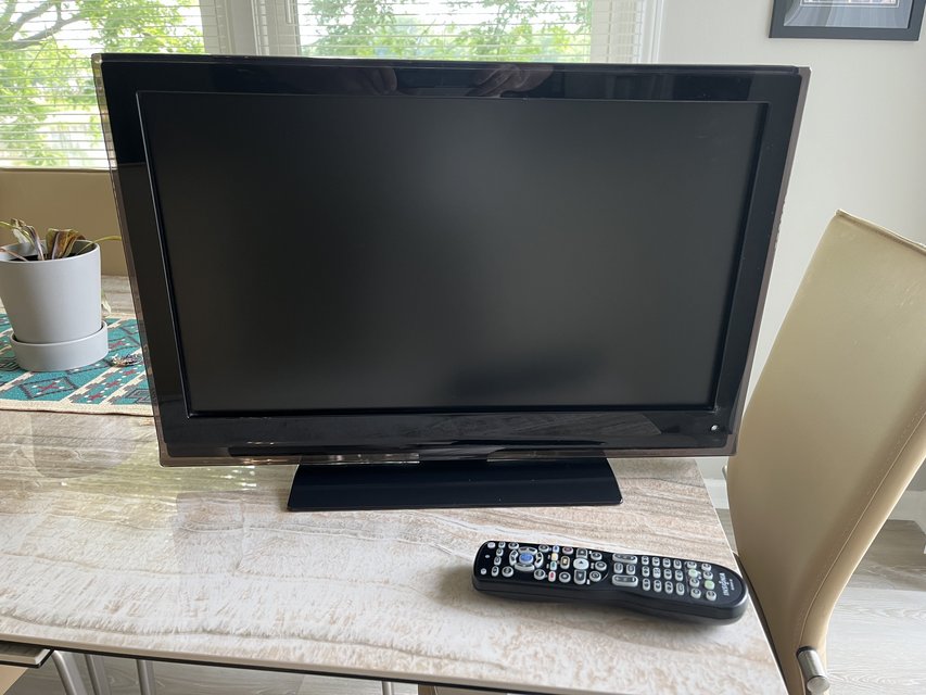 Insignia 22" HD TV Old School Video Game Hookups in Chicago