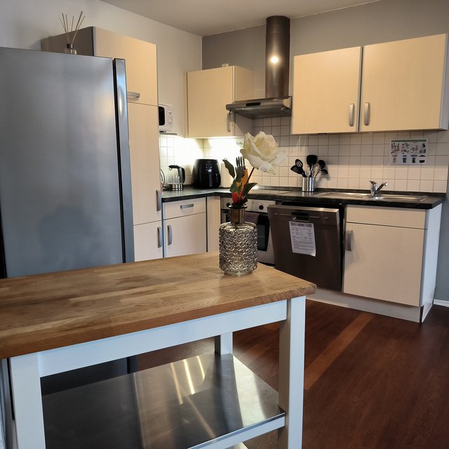 TLA/TDY cosy 2BR w/ AC & high speed internet, balcony & BBQ grill, 5min to RAB [ref: L8] in Baytown